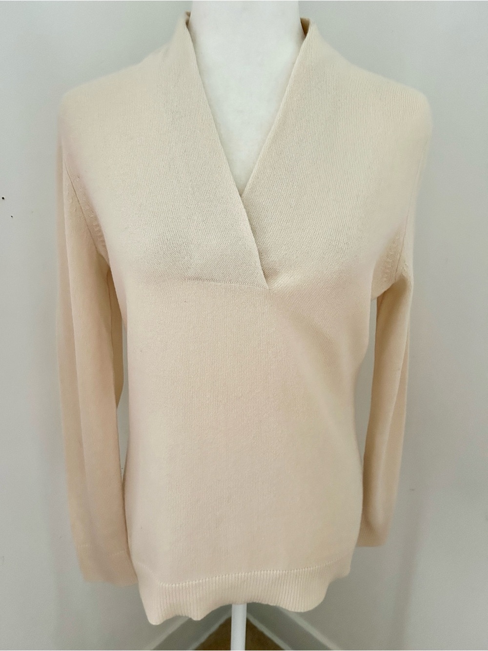 Banana Republic Soft Cream Wool/Cashmere Blend V-Neck Sweater sz M